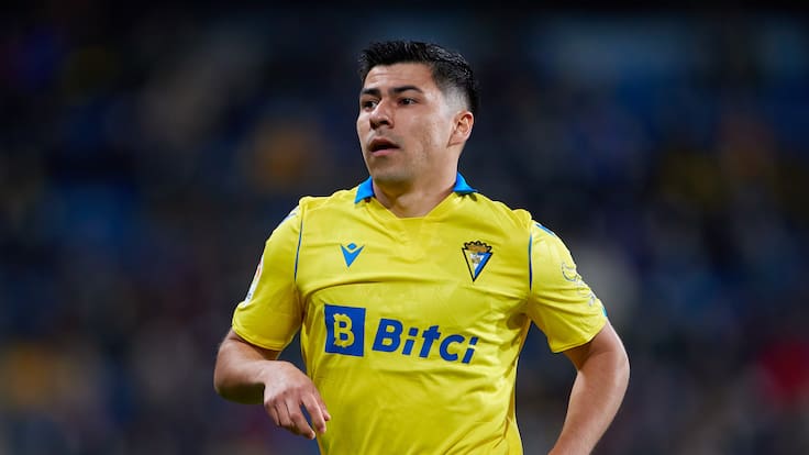 Cádiz revela detalles del traspaso de Tomás Alarcón a Colo Colo: hay una cláusula clave en el acuerdo