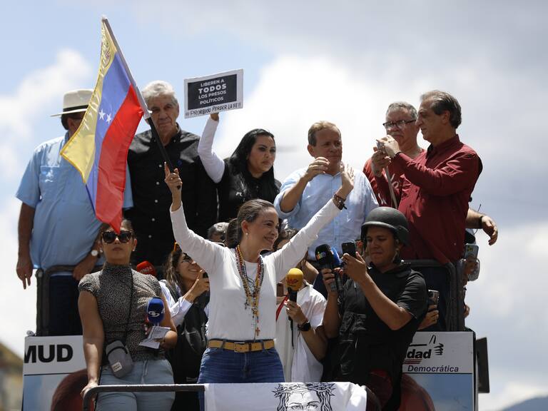 “La voz del pueblo se respeta”: María Corina Machado lidera masiva marcha en Caracas contra Maduro