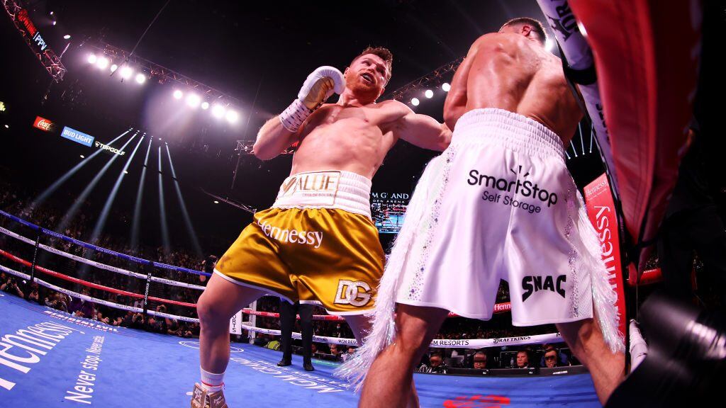 Showtime: Canelo Álvarez noqueó a Caleb Plant y unificó cuatro cinturones del boxeo