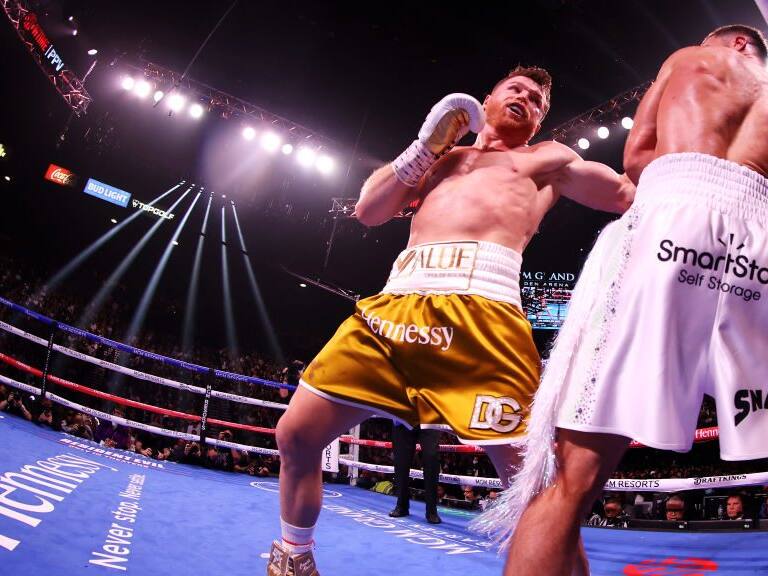 Showtime: Canelo Álvarez noqueó a Caleb Plant y unificó cuatro cinturones del boxeo