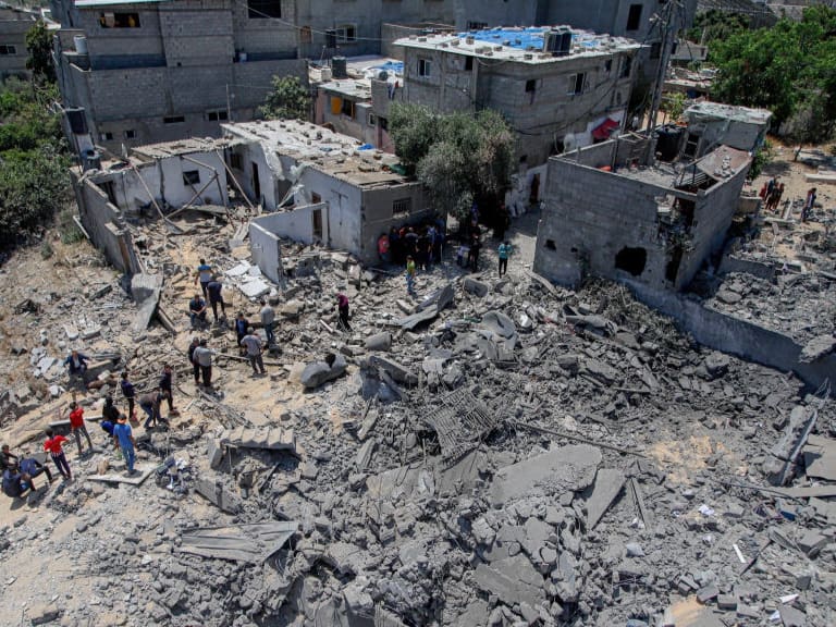 Israel bombardea Gaza en respuesta al ataque con cohetes de militantes palestinos