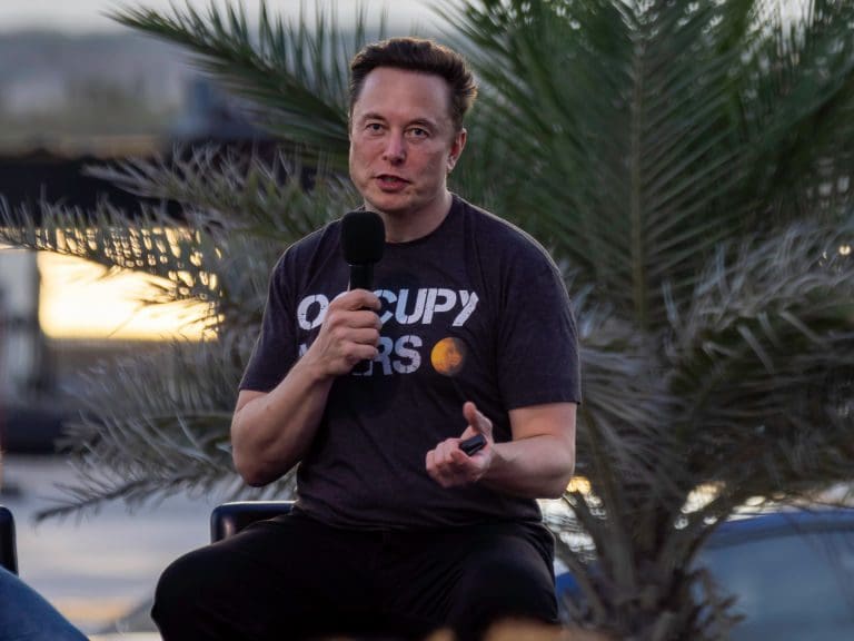 Después de varios meses, Elon Musk concretó la compra de la red social Twitter