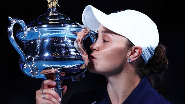MELBOURNE, AUSTRALIA - JANUARY 29: Ashleigh Barty of Australia kisses the Daphne Akhurst Memorial Cup after winning her Women’s Singles Final match against Danielle Collins of United States during day thirteen of the 2022 Australian Open at Melbourne Park on January 29, 2022 in Melbourne, Australia. (Photo by Clive Brunskill/Getty Images)