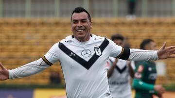 “El reglamento lo permite”: En Santiago Morning explican por qué Esteban Paredes usó una camiseta especial en su regreso al fútbol profesional