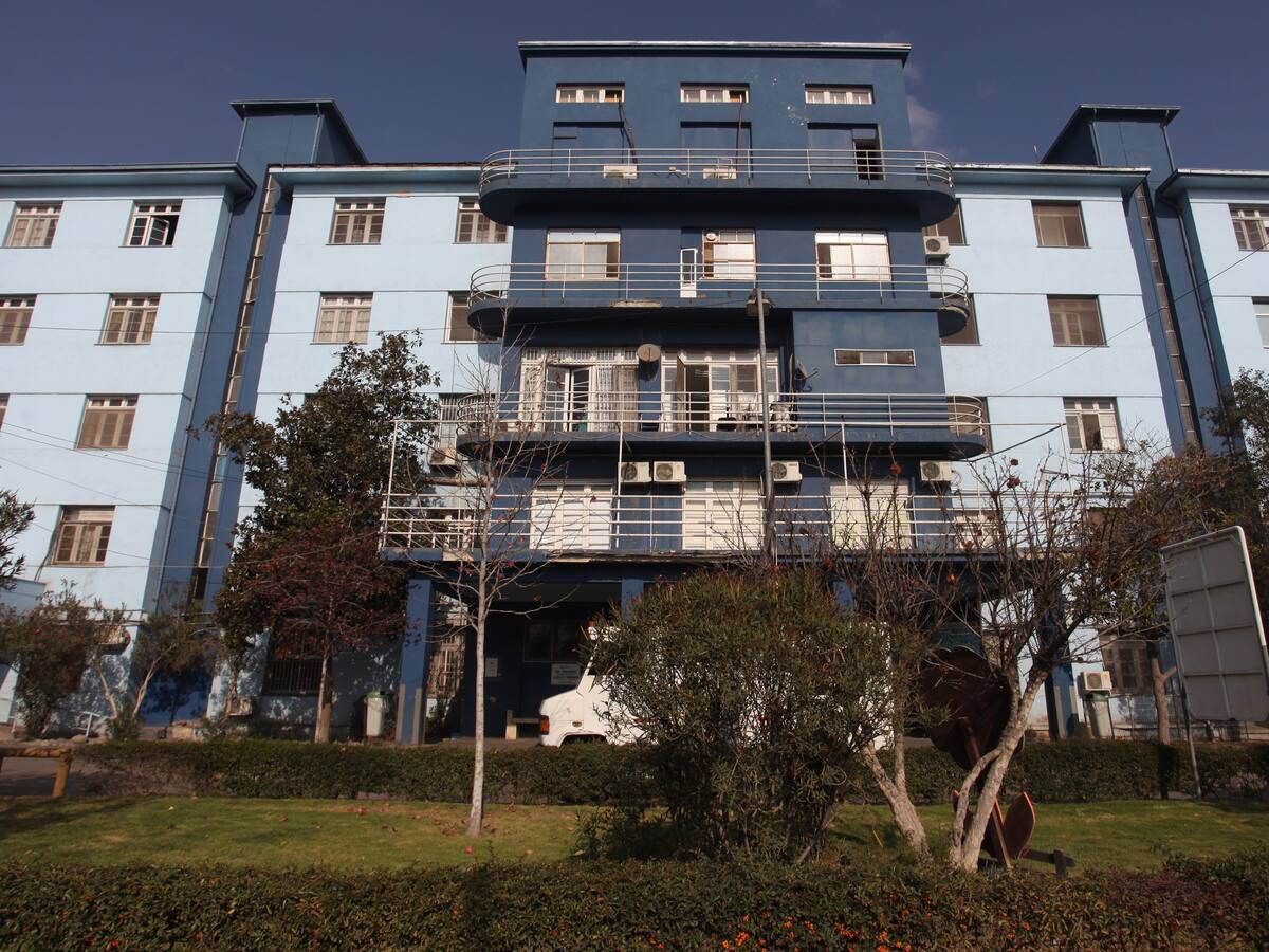 Informe de Contraloría revela irregularidades en operaciones de lista de espera: en el hospital Sótero del Río priorizaron a funcionarios y parientes