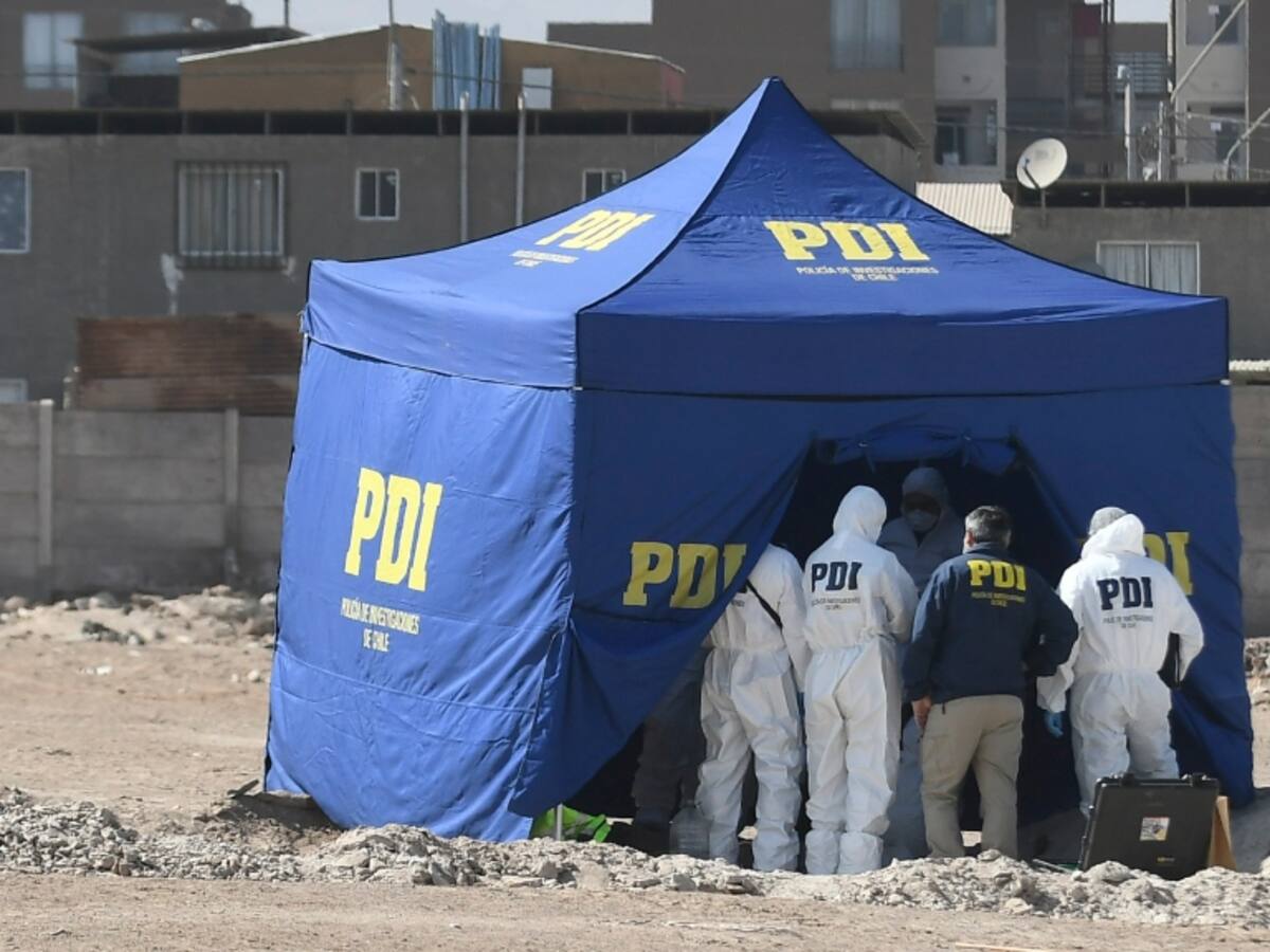 Doble homicidio: PDI encuentra a un hombre y una mujer en ex azufrera de Alto Hospicio
