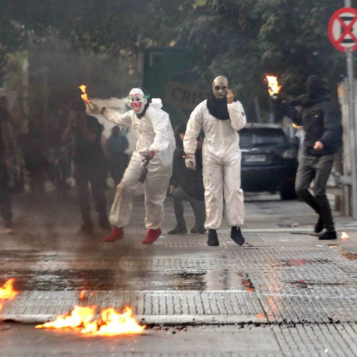 Querella denuncia supuesto pago a adolescente para lanzar bomba molotov en el Instituto Nacional