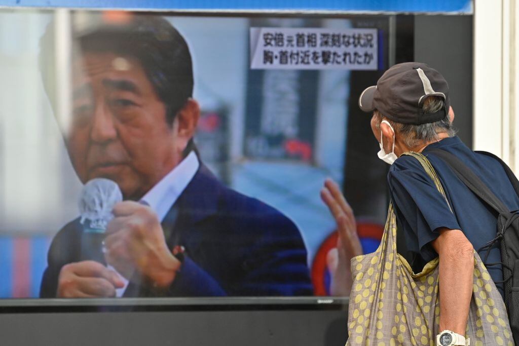 Televisión de Japón informa el atentado contra el ex primer ministro Abe
