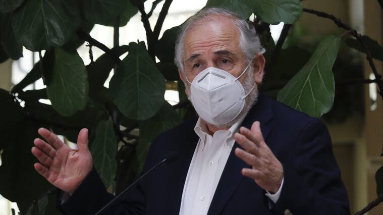 24 DE NOVIEMBRE DE 2020/VALPARAISOEl senador Carlos Montes ofrece un punto de prensa en el Senado.
FOTO: LEONARDO RUBILAR CHANDIA/AGENCIAUNO