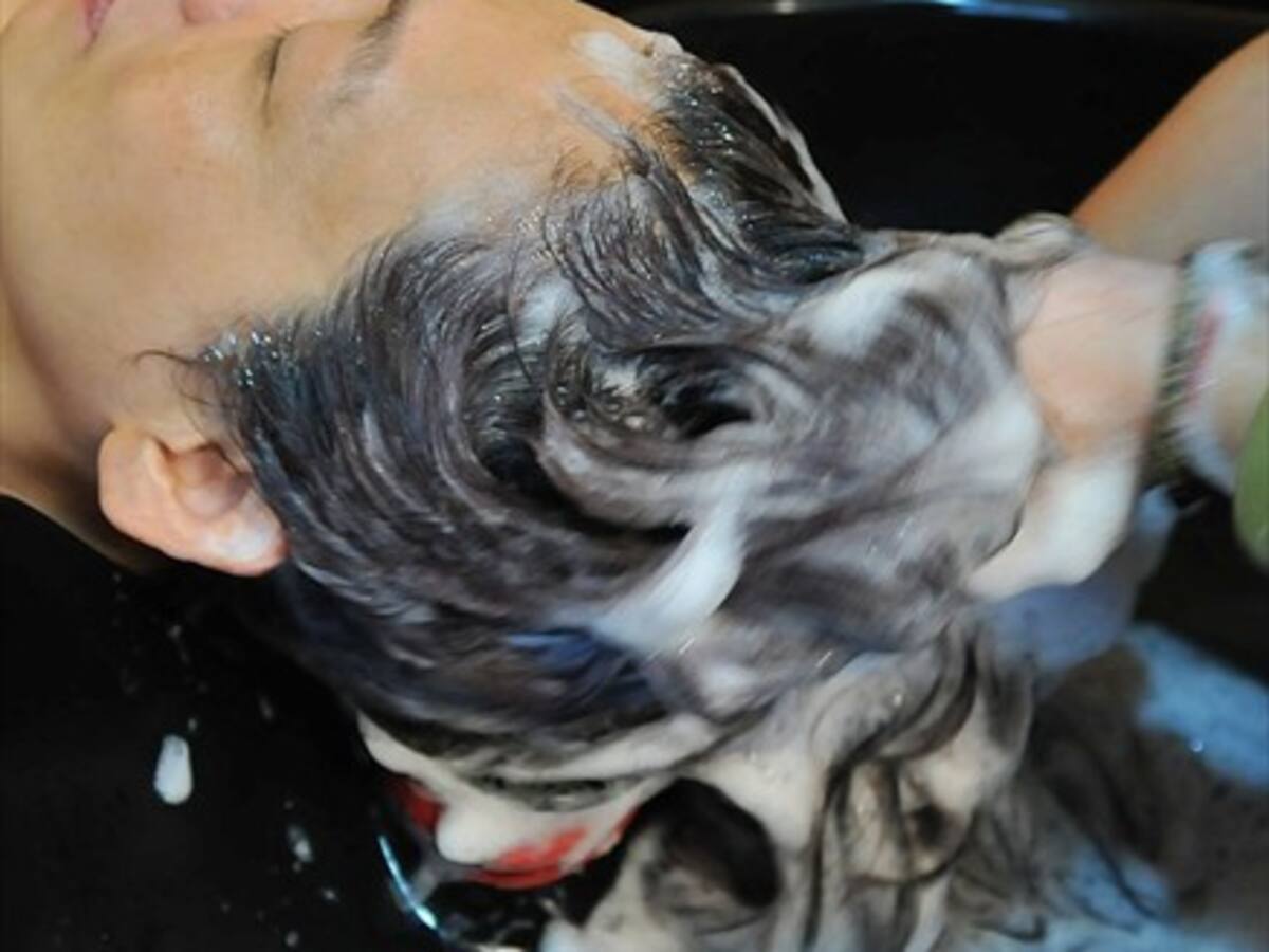 La ciencia explica qué ocurre si dejas de lavarte el cabello por mucho tiempo