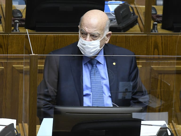 Insulza golpeó la mesa en el PS: «La gente que va por otro candidato, al menos, debería congelar su militancia»