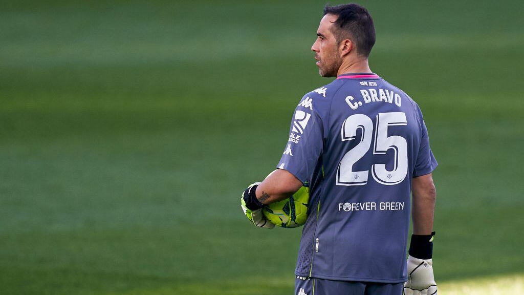 SEVILLE, SPAIN - JANUARY 02: Claudio Bravo of Real Betis looks on during the La Liga Santander match between Real Betis and Sevilla FC at Estadio Benito Villamarin on January 02, 2021 in Seville, Spain. (Photo by Mateo Villalba/Quality Sport Images/Getty Images)
