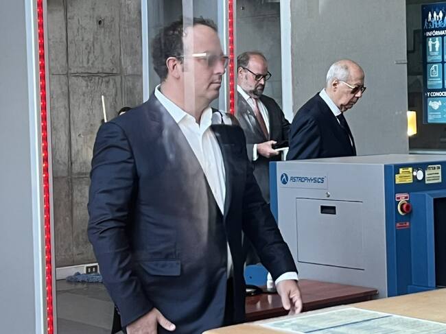 Álvaro Jalaff llegando al Centro de Justicia en la primera jornada de formalización por el llamado caso Factop | X @dforeror