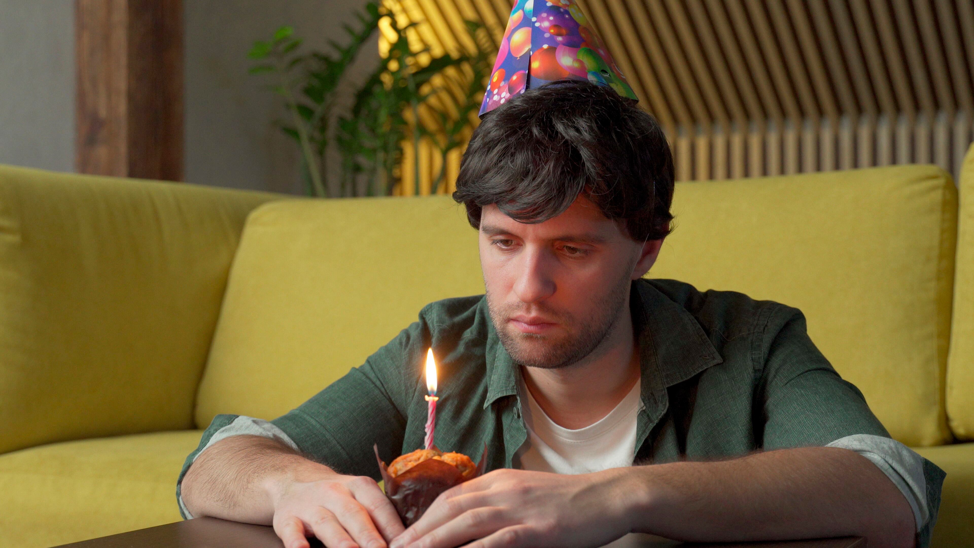 Por qué a algunas personas no les causa felicidad celebrar su cumpleaños, según la psicología