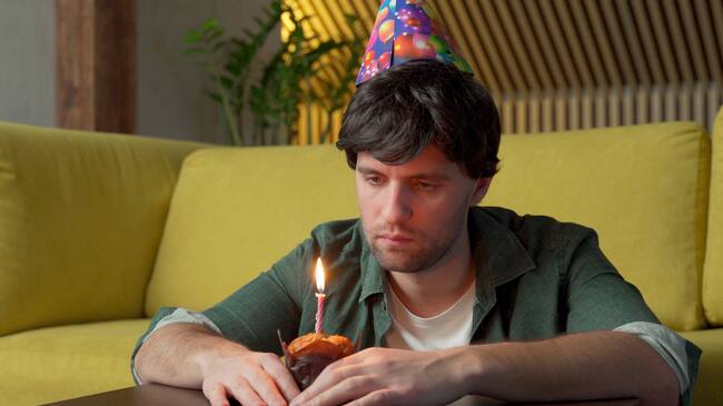 Por qué a algunas personas no les causa felicidad celebrar su cumpleaños, según la psicología