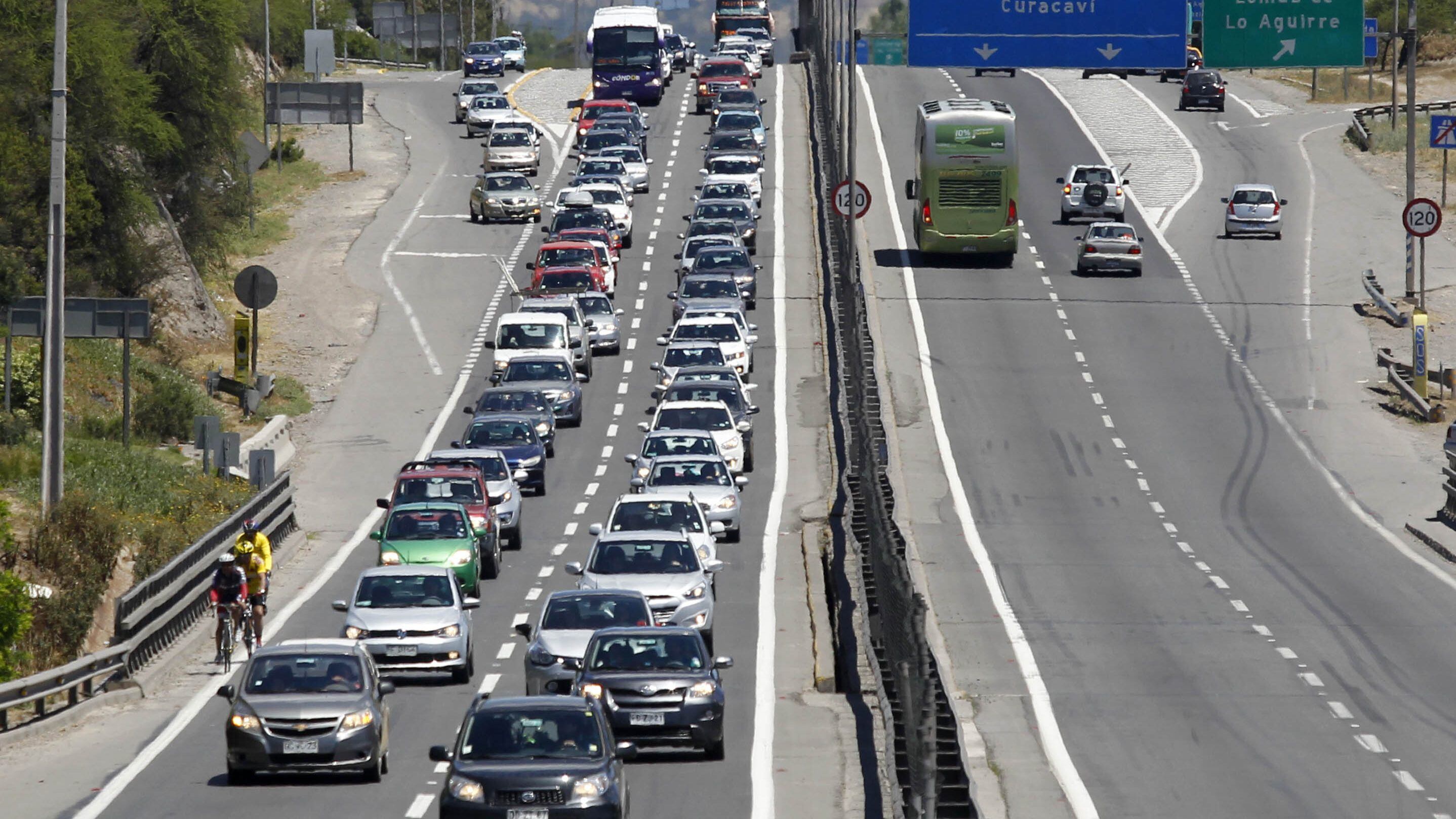 Congestión vehicular, fin de semana largo, octubre.