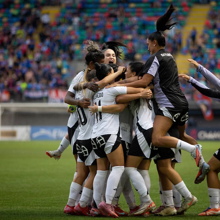 Una alegría en el centenario: Colo Colo se consagra tetracampeón del fútbol femenino tras vencer a la U