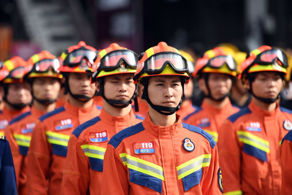 Imagen de bomberos y rescatistas de China
