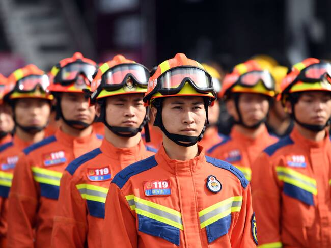 Imagen de bomberos y rescatistas de China