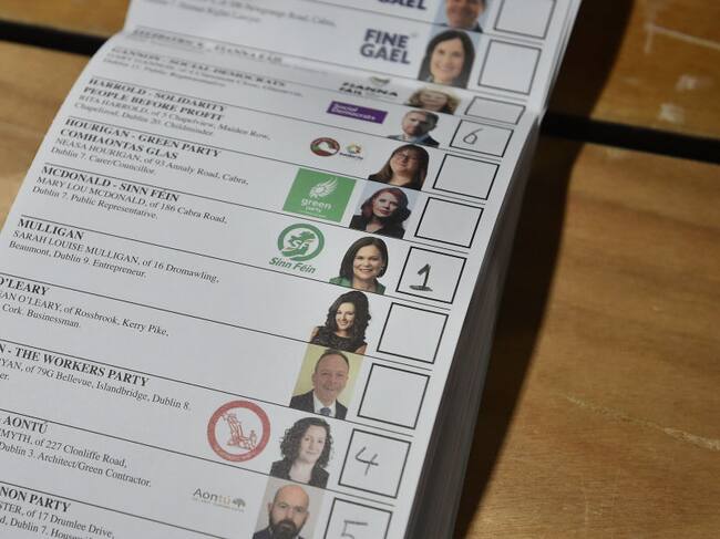 Votación a favor de la candidata del Sinn Féin