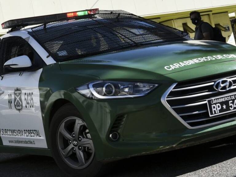 Patrulla de carabineros terminó incrustada en local tragamonedas tras persecución
