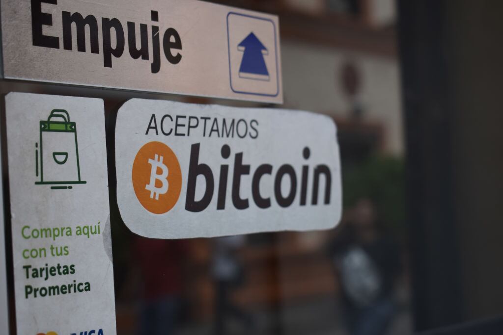 Tienda en San Salvador acepta el Bitcoin para las compras en El Salvador
