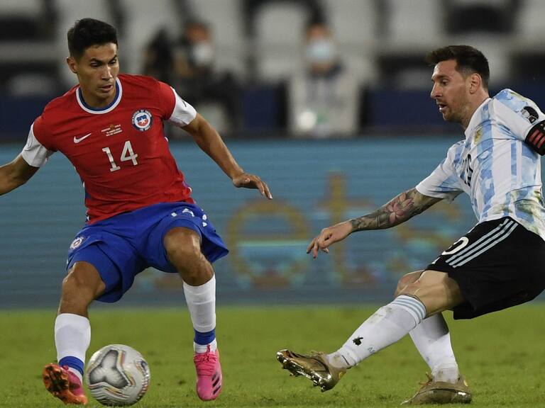 TOPSHOT - Chile's Pablo Galdames (L) and Argentina's Lionel Messi vie for the ball during their Conmebol Copa America 2021 football tournament group phase match at the Nilton Santos Stadium in Rio de Janeiro, Brazil, on June 14, 2021. (Photo by MAURO PIMENTEL / AFP) (Photo by MAURO PIMENTEL/AFP via Getty Images)