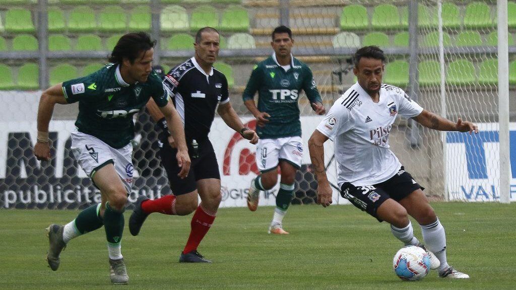 06 DE ENERO DE 2021/VALPARAISOJorge Valdivia (d), durante el partido valido por la fecha XX del Campeonato Nacional AFP PlanVital 2020, entre Santiago Wanderers y Colo Colo, disputado en el Estadio Elias Figueroa Brander.
FOTO: LEONARDO RUBILAR CHANDIA/AGENCIAUNO