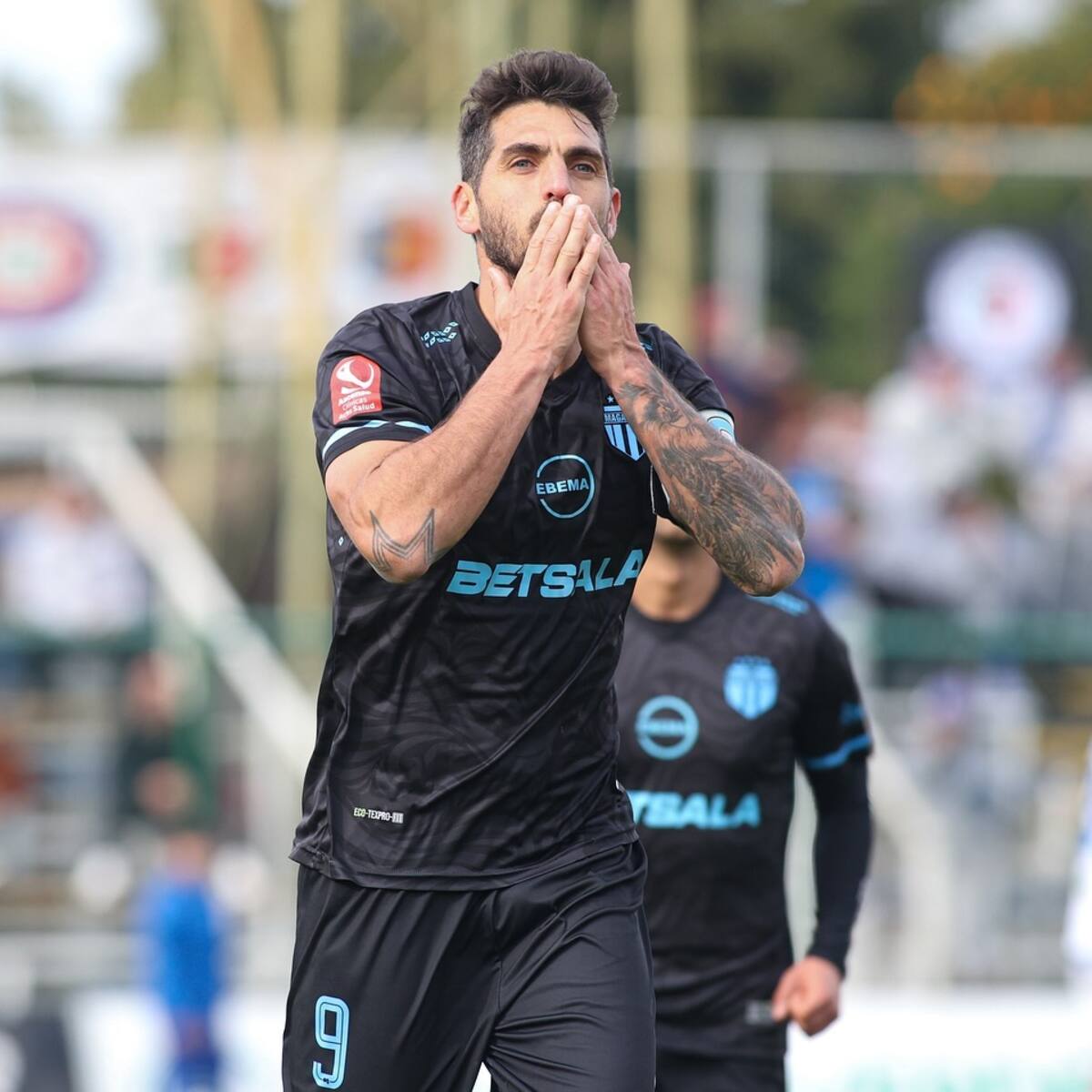 ¡Con triplete de Larrivey! Magallanes desnudó las falencias de Colo Colo y lo goleó por la Copa Chile
