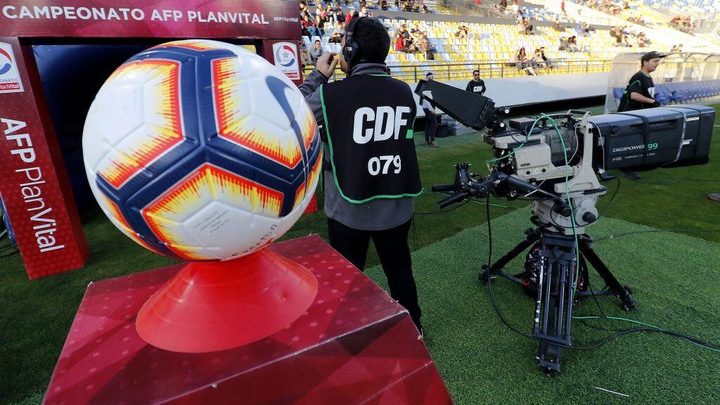 24 DE AGOSTO DE 2019/VIÑA DEL MARBalon del partido y un equipo del Canal del Futbol (CDF), durante el partido valido por la fecha 19 del Camponato Nacional AFP PlanVital 2019, entre Everton y Coquimbo Unido, disputado en el Estadio Sausalito.
FOTO: LEONARDO RUBILAR CHANDIA/AGENCIAUNO