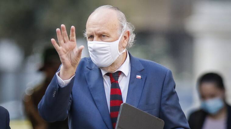 10 de septiembre del 2020/SANTIAGOBaldo Prokurica, ministro de Mineria, llega al Palacio de La Moneda, para sostener un consejo de Gabinete, que encabeza el Presidente de la Republica.
FOTO: SEBASTIAN BELTRAN GAETE/AGENCIAUNO