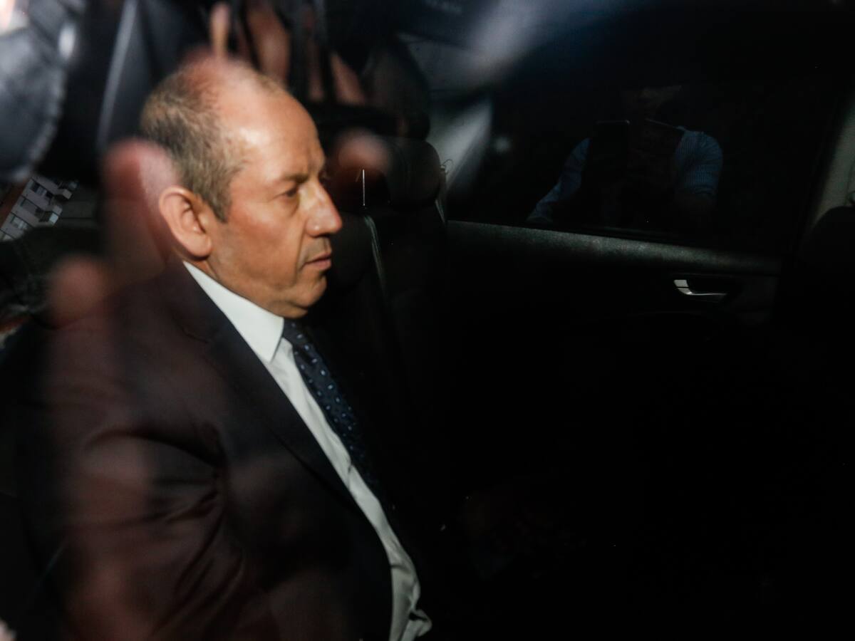 Abogado del exdirector de la PDI por filtración: “Él reconoció todos y cada uno de los contactos, ratificando un número cercano a diez”
