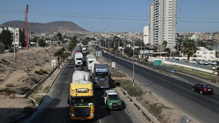 14 de febrero de 2022/CoquimboCamioneros deponen corte de rutas en el ingreso a la Ciudad de Coquimbo
FOTO: KARIN POZO /AGENCIAUNO