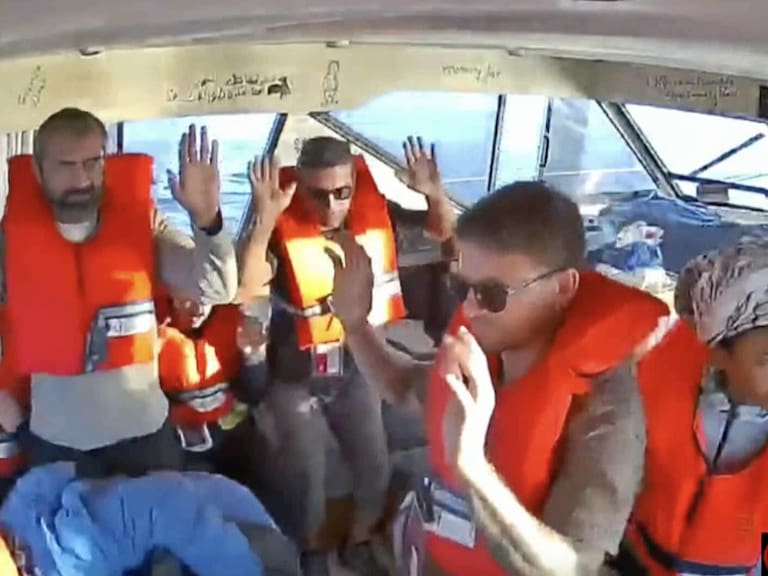 “Hoy tuvo contacto con ellas”: lo que se sabe de los chilenos detenidos en la flotilla humanitaria en Israel