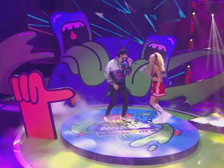 Danna Paola y Sebastián Yatra causaron furor con su presentación en los Kids Choice Awards México