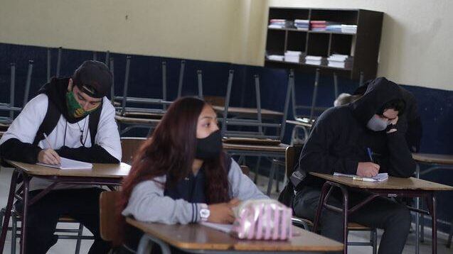 Convención Constitucional: colegios particulares cuestionaron que Comisión de Reglamento excluyera "el derecho preferente de los padres a educar a sus hijos"