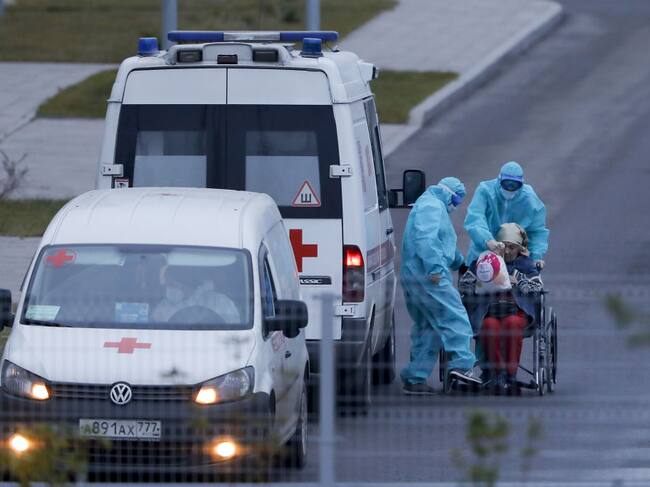 Paciente del Covid-19 llega a un hospital de Moscú
