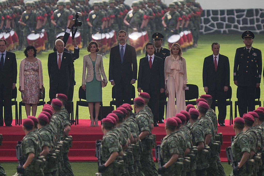 Enrique Peña en un desfile militar
