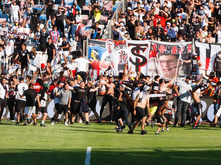 Impresentable: Hinchas de Colo Colo destruyeron completamente parte del Estadio Calvo y Bascuñán