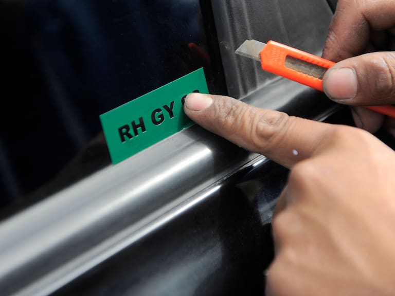 Ley de grabado de patentes en Chile: qué pasa desde este jueves si no tienes el tallado en tu auto