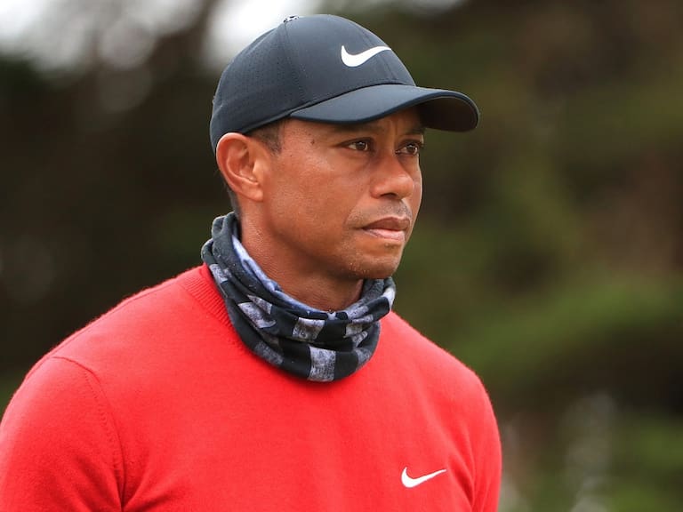 Informan que Tiger Woods estaría en «condición crítica» tras grave accidente y con sus piernas comprometidas
