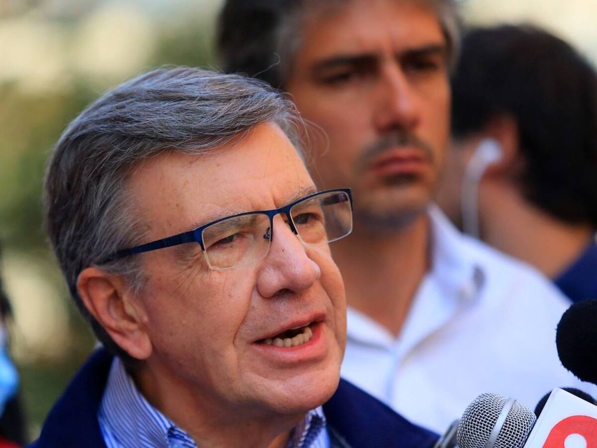 Joaquín Lavín y medidas preventivas: «La idea es frenar la expansión de los contagios»