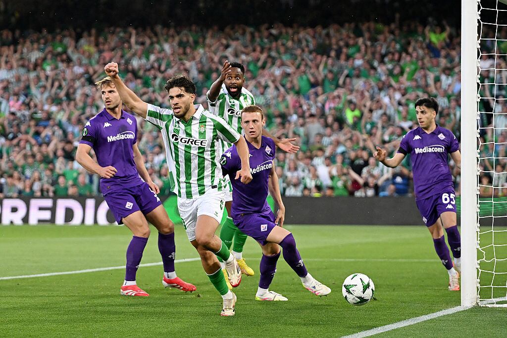Real Betis tomó ventaja sobre la Fiorentina por las semis de la Conference League | Getty Images
