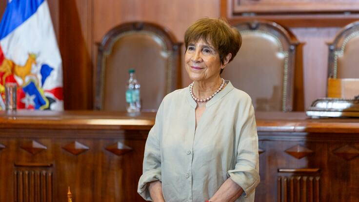 Diputada Hertz asegura que collar que le regaló la exalcaldesa Cathy Barriga “fue devuelto a la oficina de parte de dicha municipalidad”