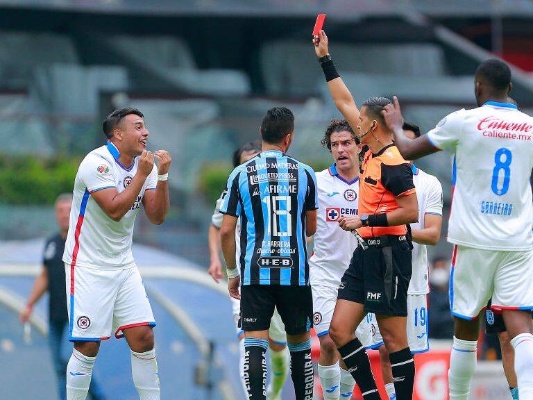 Iván Morales fue expulsado por fuerte infracción en triunfo de Cruz Azul