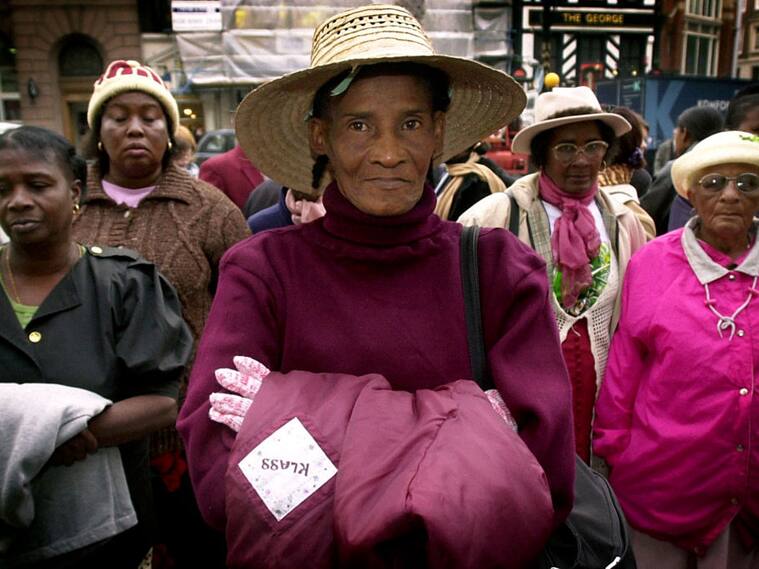 Habitantes de las islas de Chagos antes de un juicio en la corte en Londres