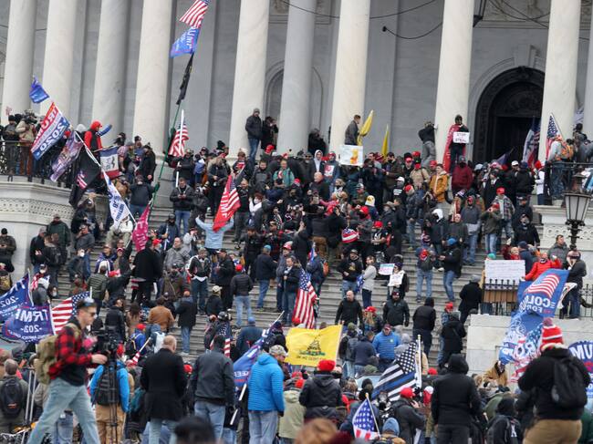 Ultraderechistas seguidores de Trump atacan el Capitolio de EEUU