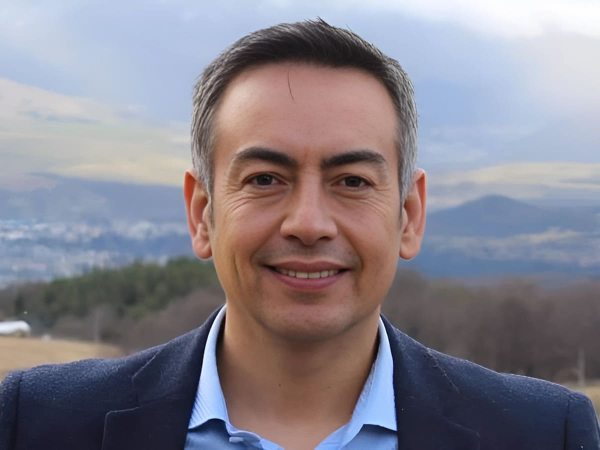 Candidato de lista oficialista sorprende al declarar apoyo a José Antonio Kast: FRVS solicitó al Servel retirar su candidatura