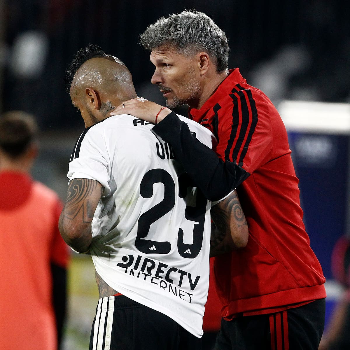 A Mosa le preguntan por el futuro de Vidal y Ortiz en Colo Colo y deja una contundente frase: “En el barro...”