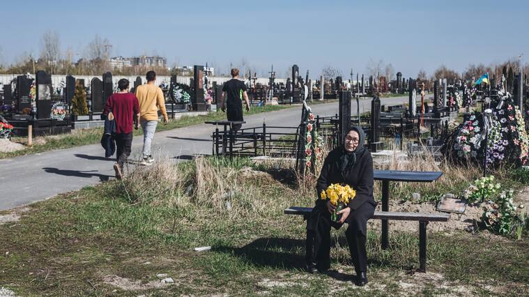 BUCHA, UKRAINE - APRIL 15: A relative of a Ukrainian war victim mourns during the funeral of her family member killed due to the ongoing Russian attacks in Bucha, Ukraine on April 15, 2022. (Photo by Diego Herrera Carcedo/Anadolu Agency via Getty Images)